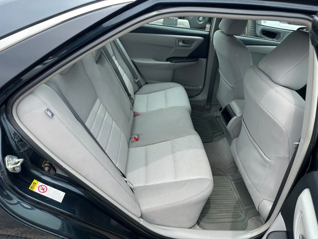 2015 Toyota Camry Image 20