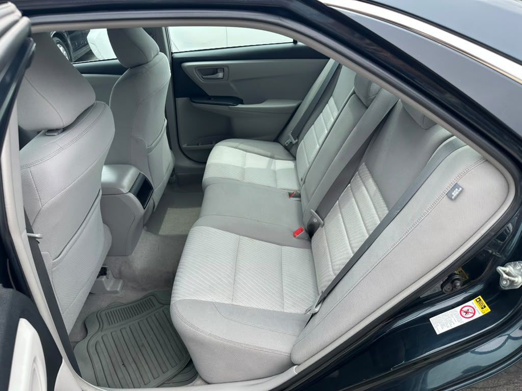 2015 Toyota Camry Image 21