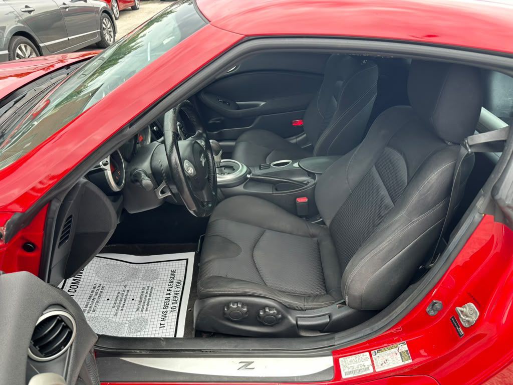 2013 Nissan 370Z Image 10