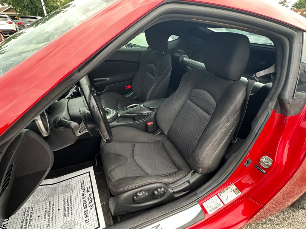 2013 Nissan 370Z Image 11