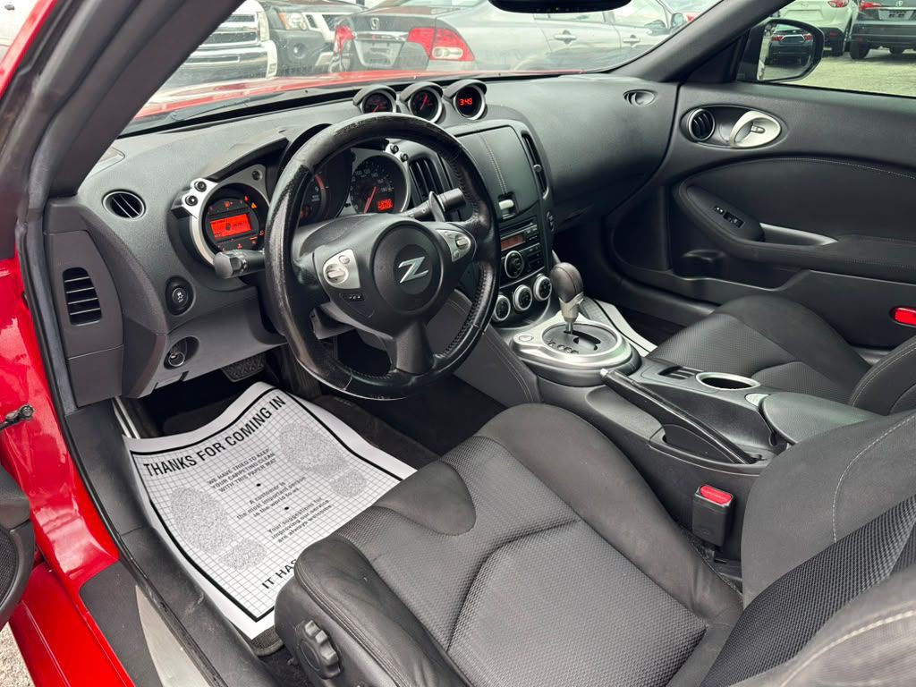 2013 Nissan 370Z Image 12