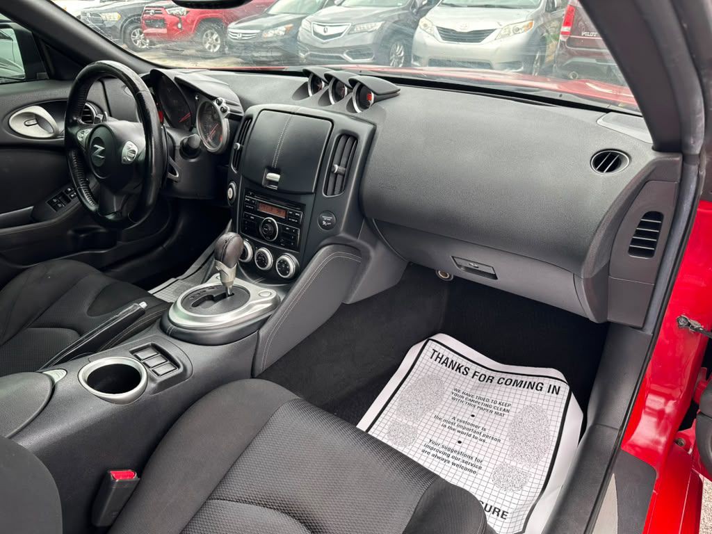 2013 Nissan 370Z Image 17