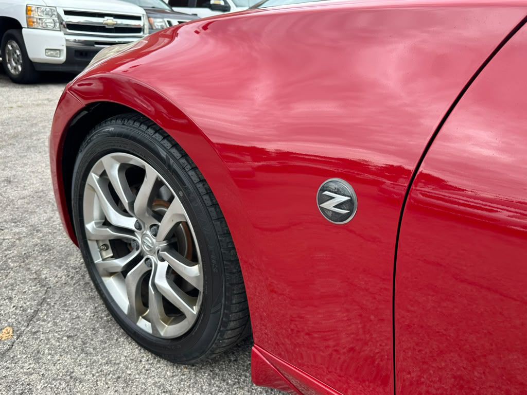 2013 Nissan 370Z Image 24