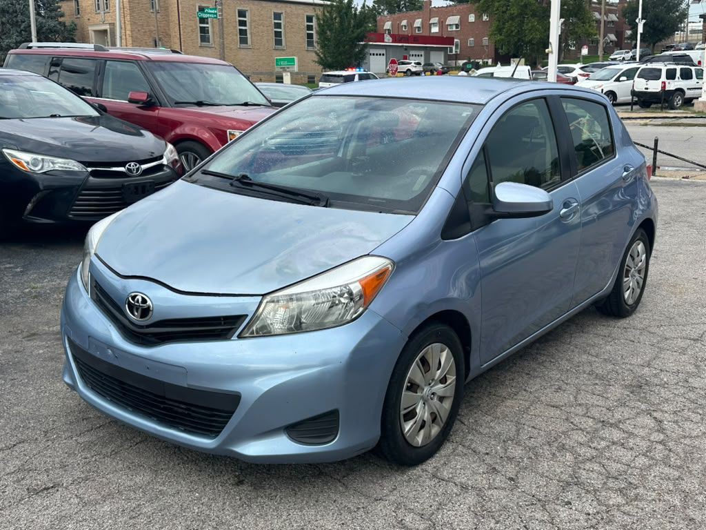 2013 Toyota Yaris Image 3