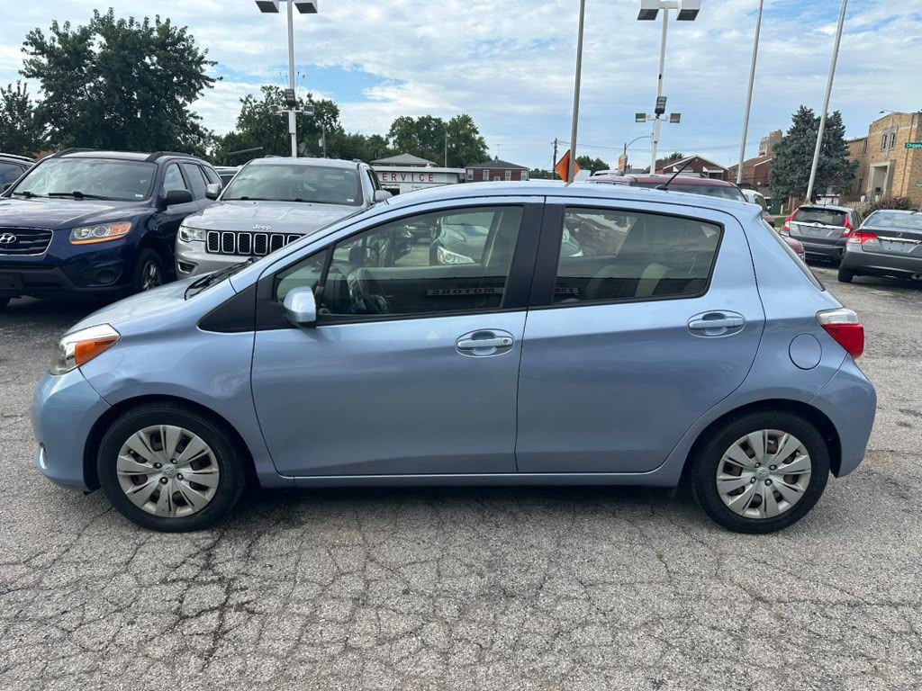 2013 Toyota Yaris Image 5