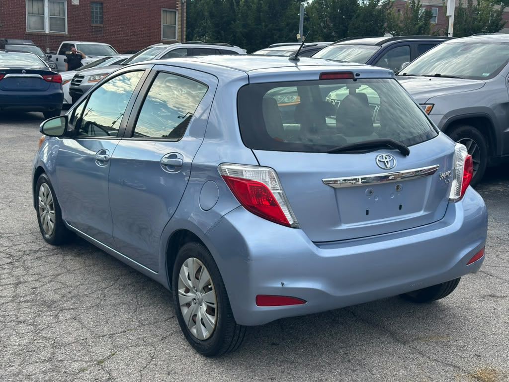2013 Toyota Yaris Image 8