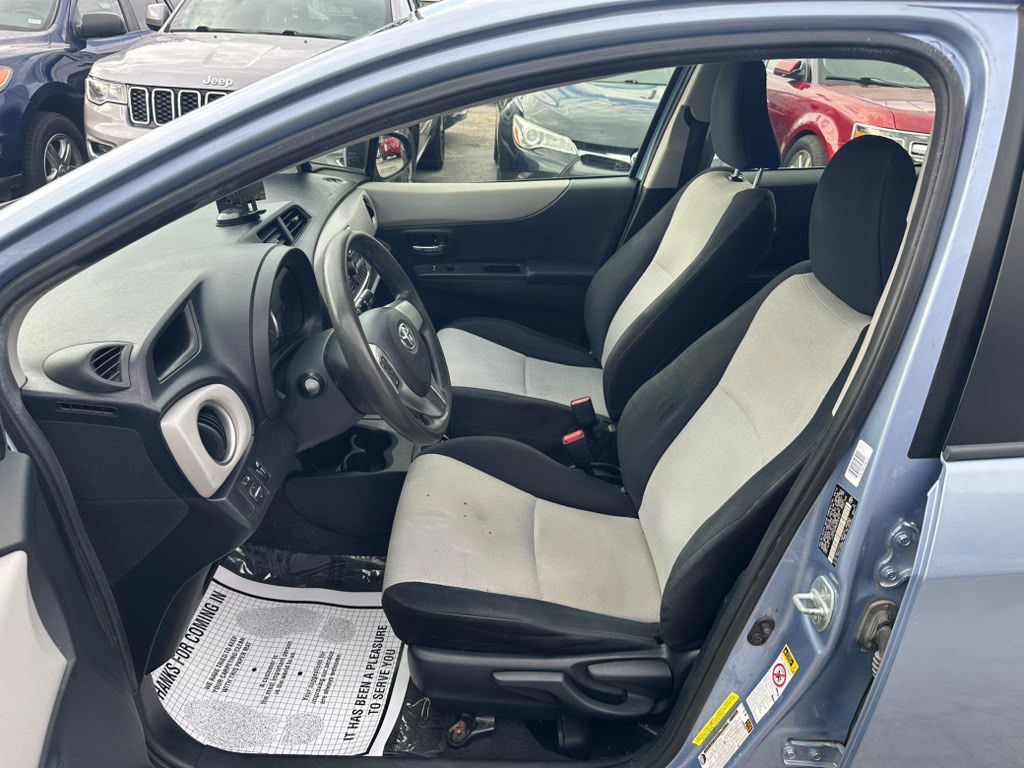 2013 Toyota Yaris Image 10