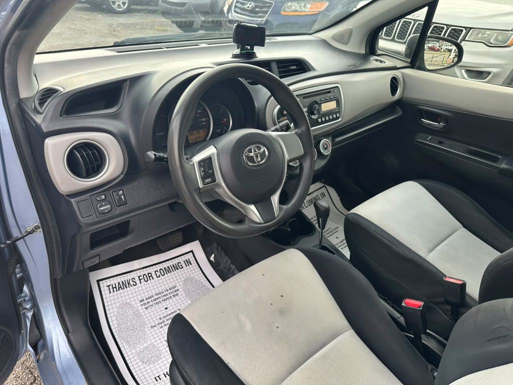 2013 Toyota Yaris Image 11