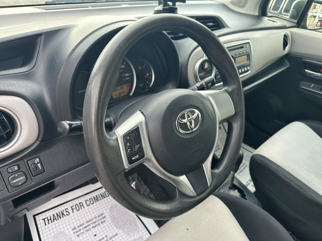 2013 Toyota Yaris Image 12