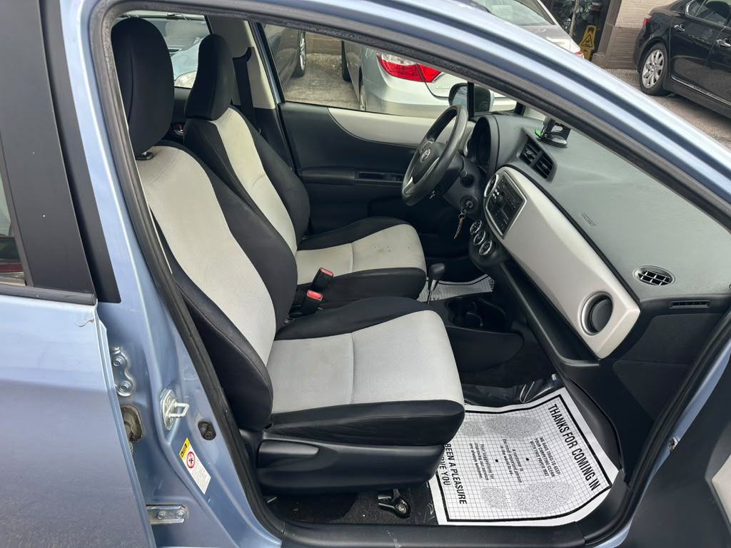 2013 Toyota Yaris Image 13