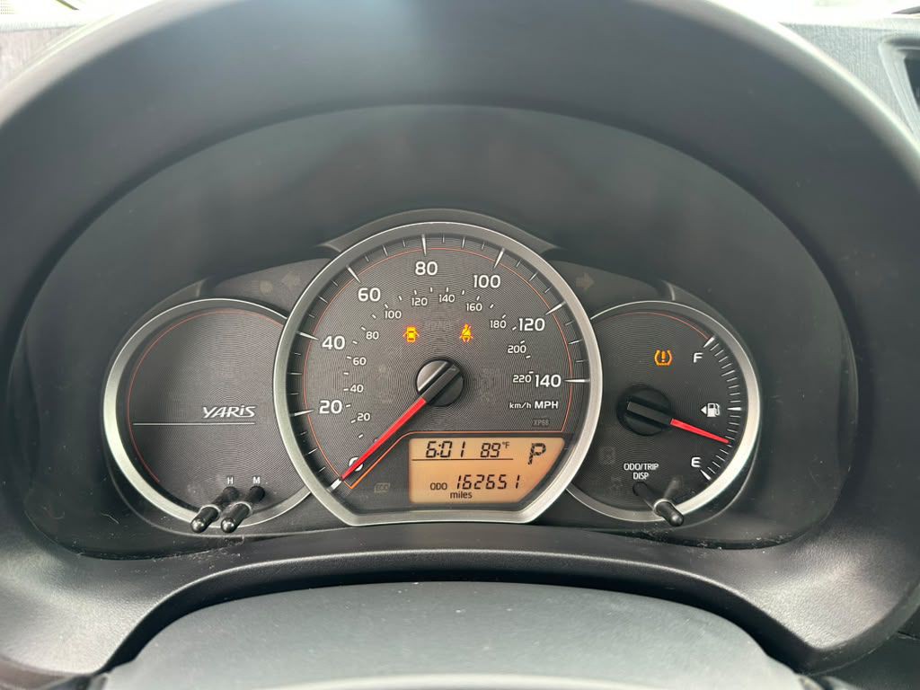 2013 Toyota Yaris Image 16