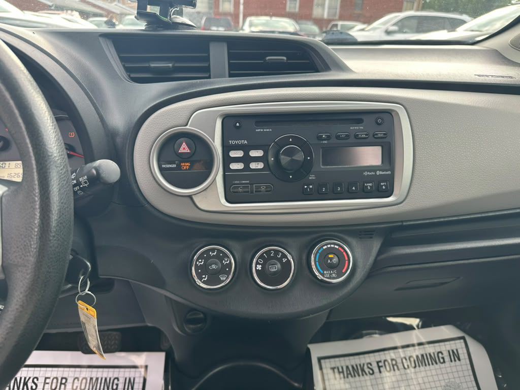 2013 Toyota Yaris Image 17