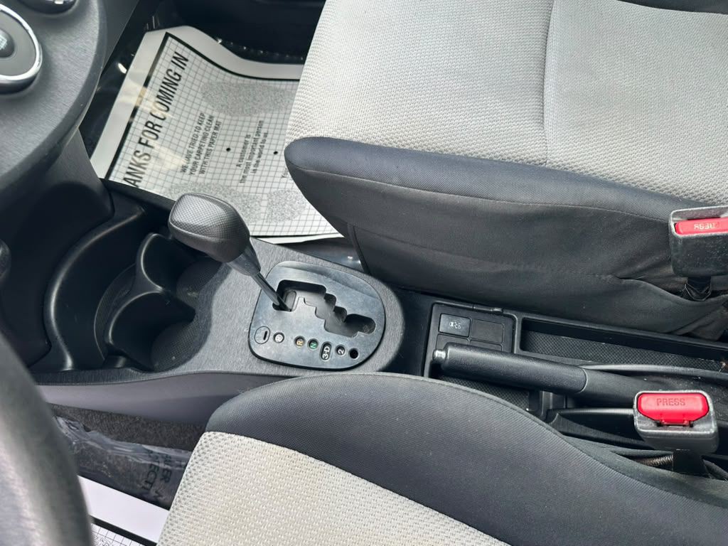 2013 Toyota Yaris Image 18