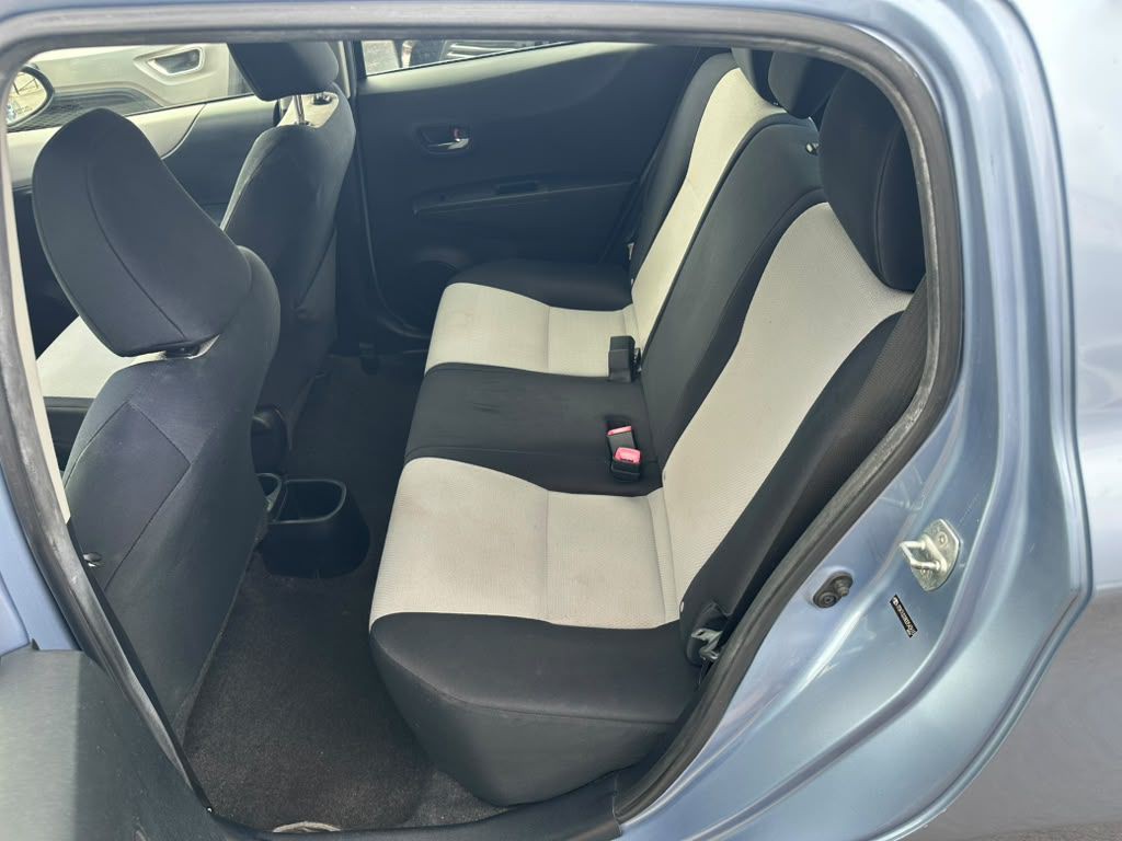 2013 Toyota Yaris Image 21