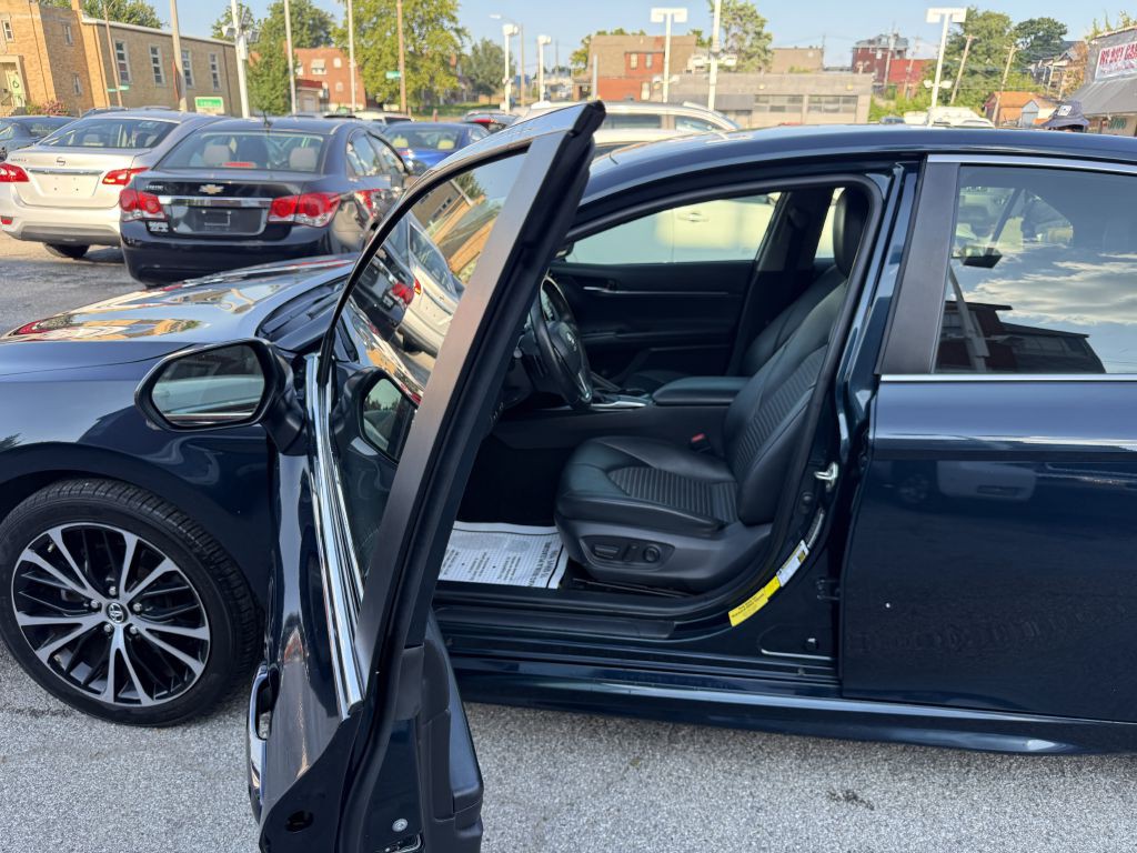 2019 Toyota Camry Image 10
