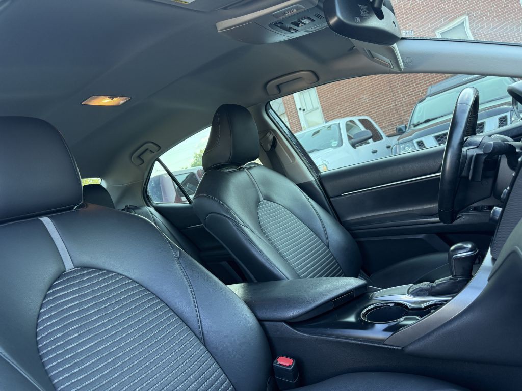 2019 Toyota Camry Image 17