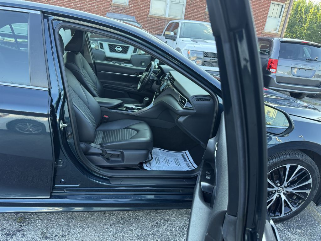 2019 Toyota Camry Image 18