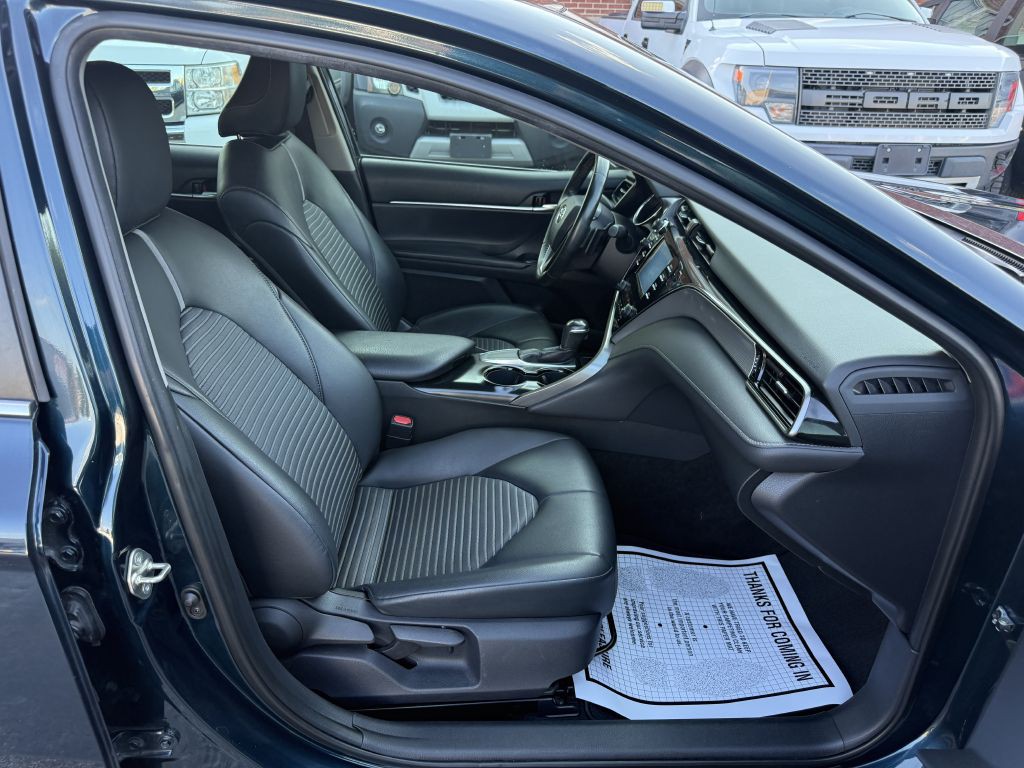 2019 Toyota Camry Image 19