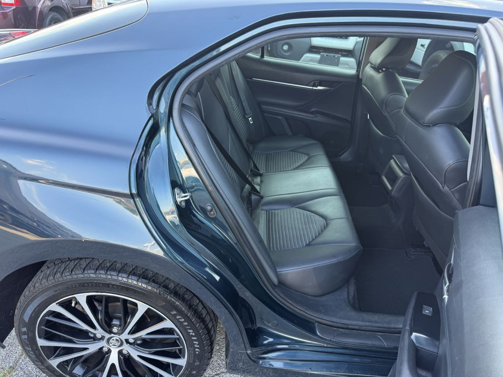 2019 Toyota Camry Image 24