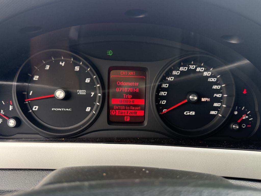 2009 Pontiac G8 Image 14