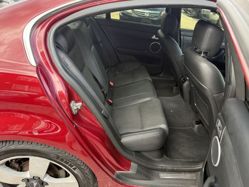 2009 Pontiac G8 Image 24