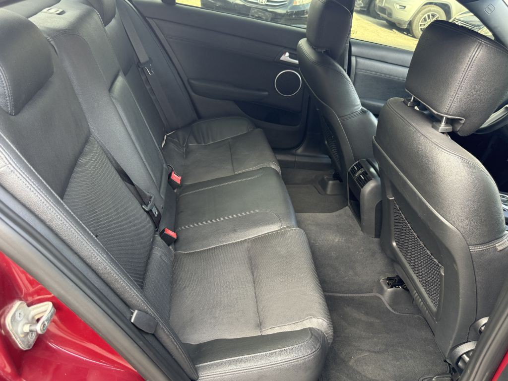 2009 Pontiac G8 Image 25