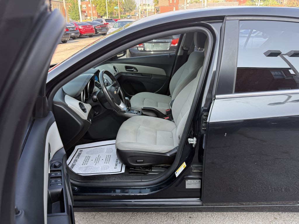 2013 Chevrolet Cruze Image 10