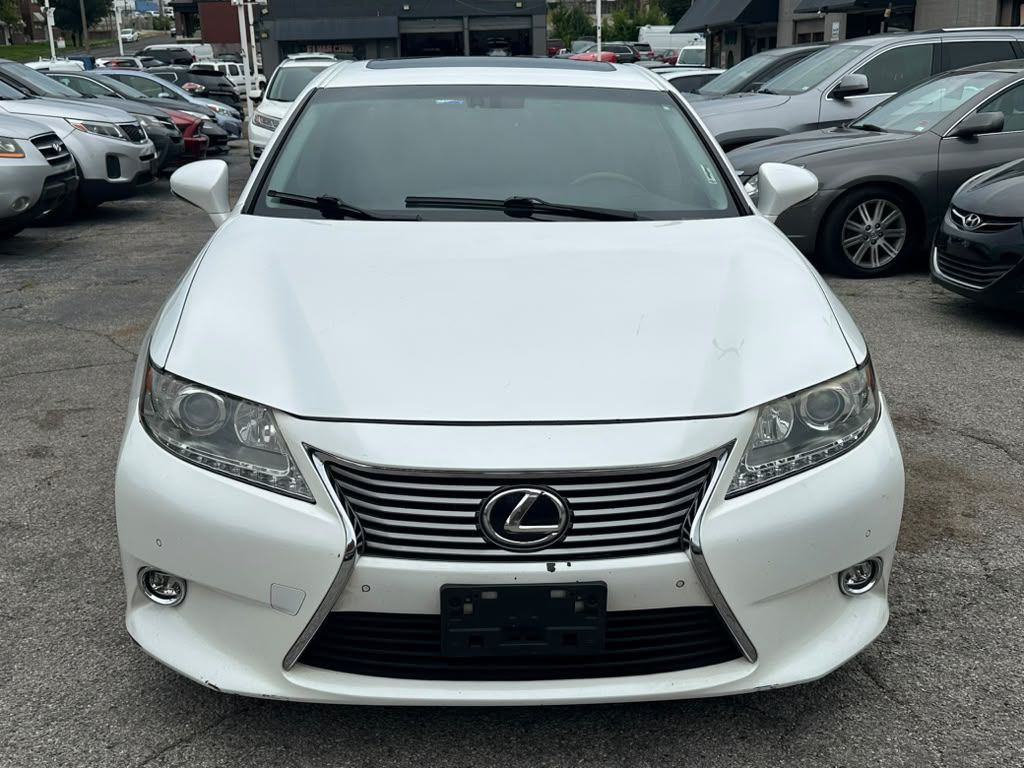 2015 Lexus ES Image 2