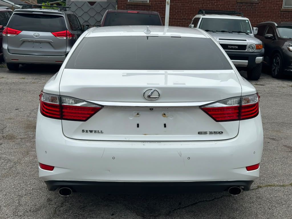 2015 Lexus ES Image 7
