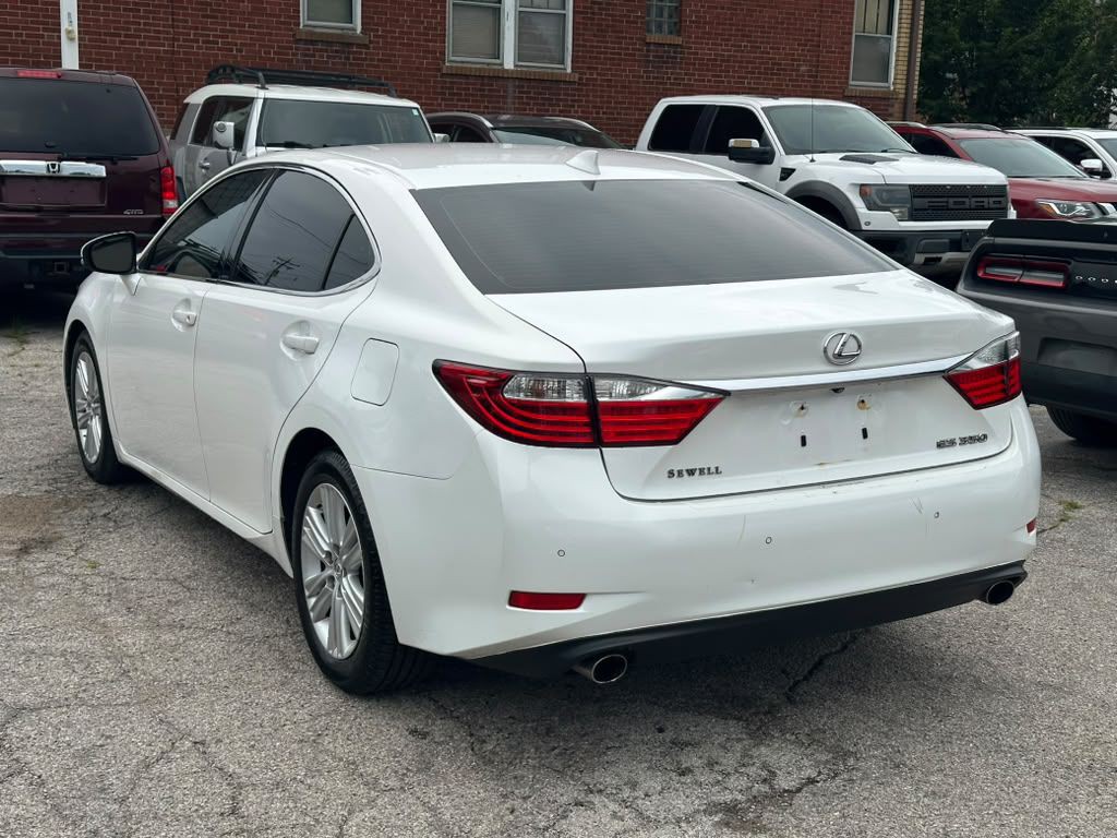 2015 Lexus ES Image 8