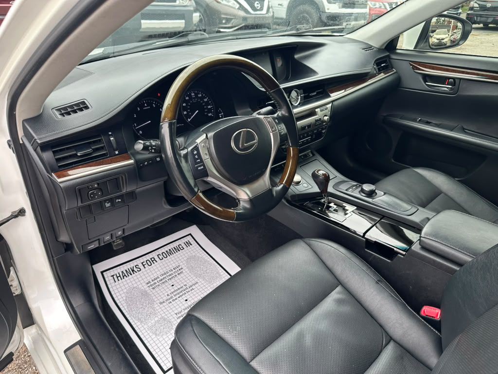 2015 Lexus ES Image 11
