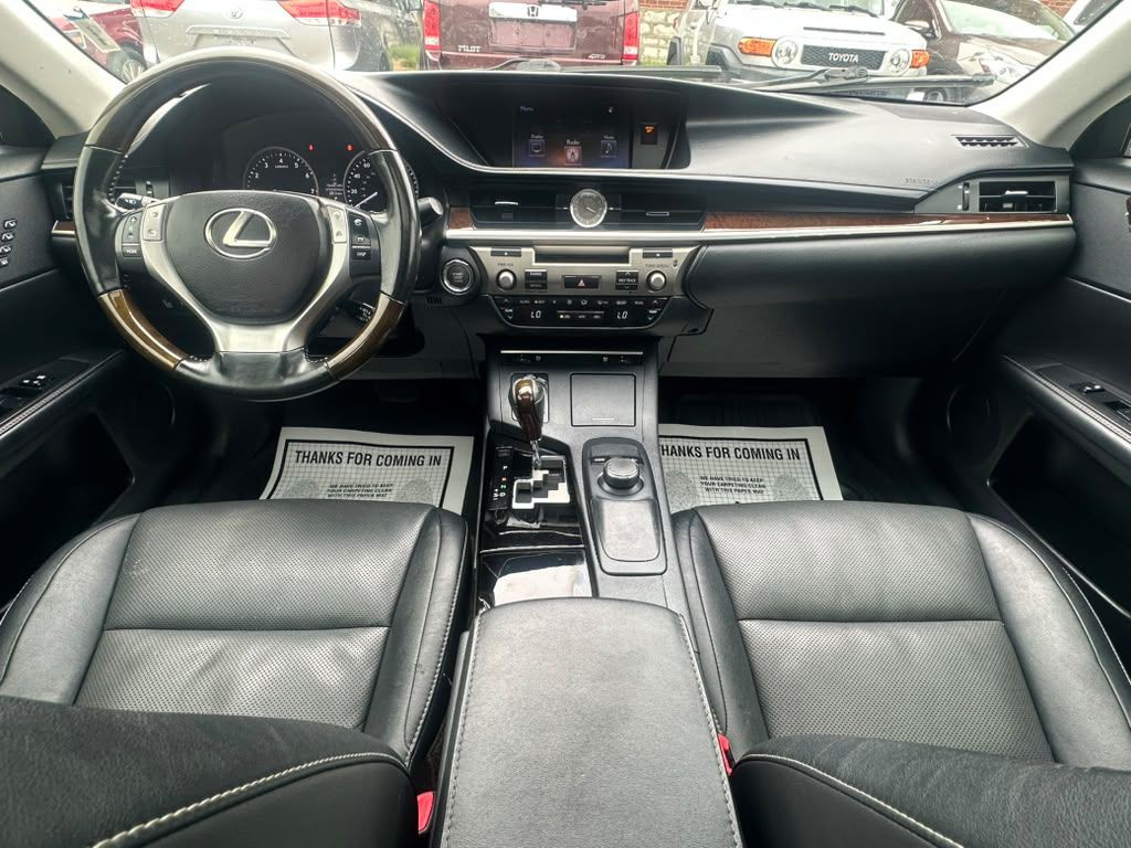 2015 Lexus ES Image 14