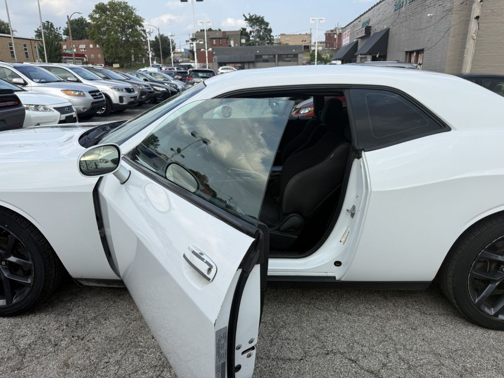 2019 Dodge Challenger Image 12