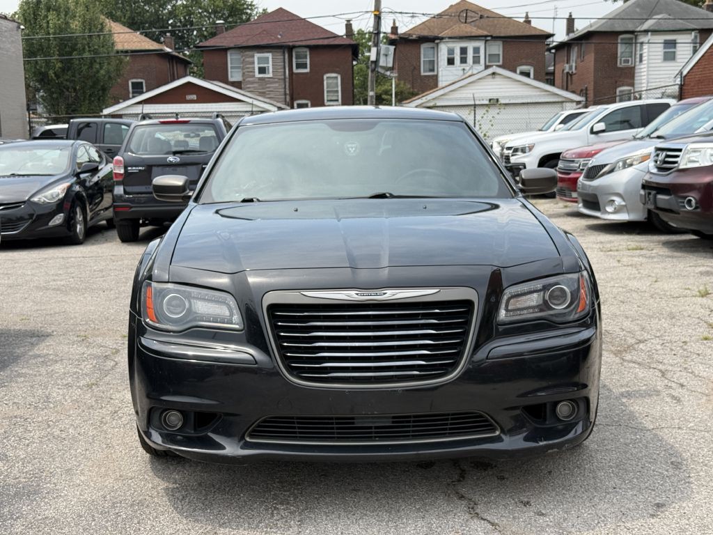 2014 Chrysler 300 Image 2