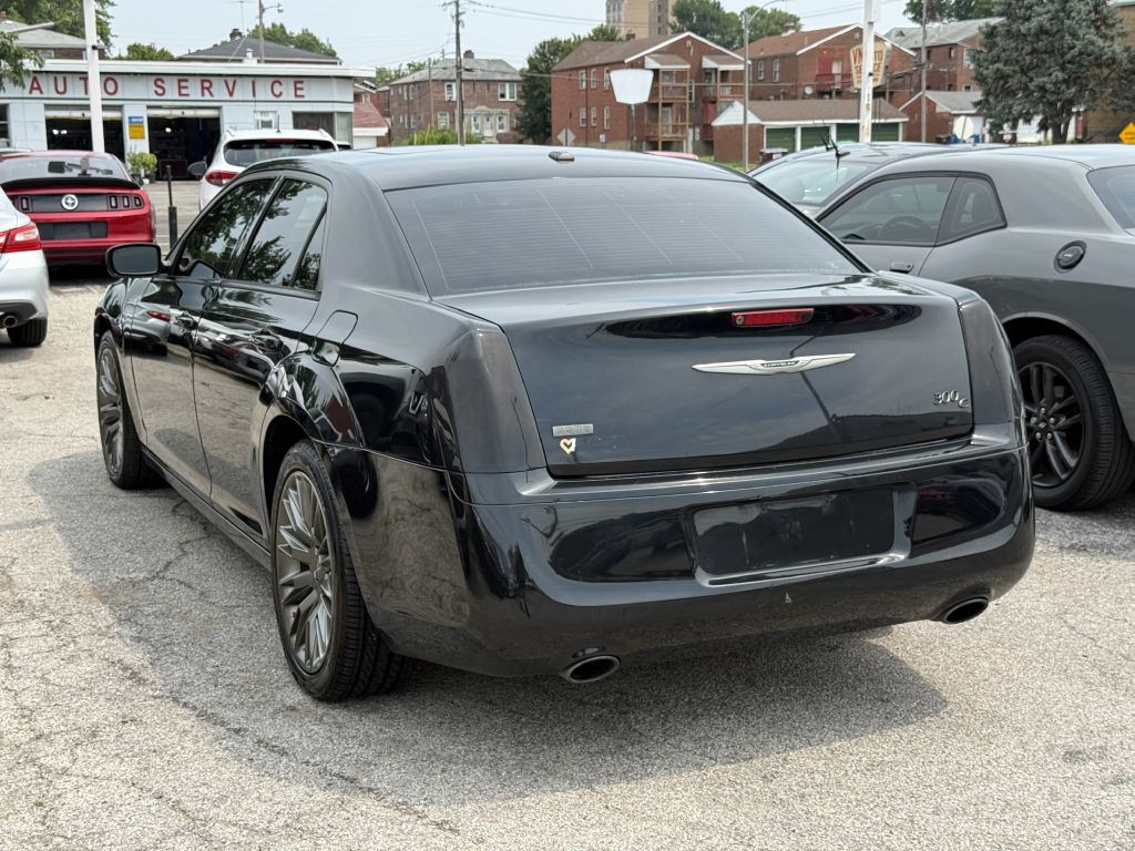 2014 Chrysler 300 Image 5