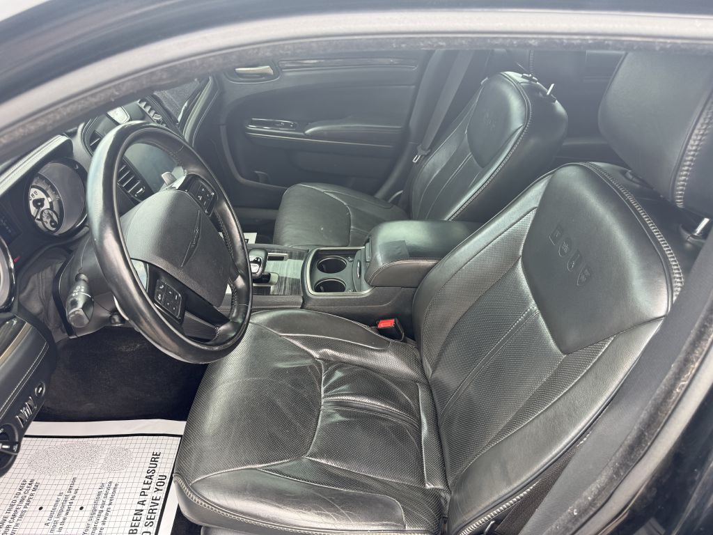 2014 Chrysler 300 Image 12