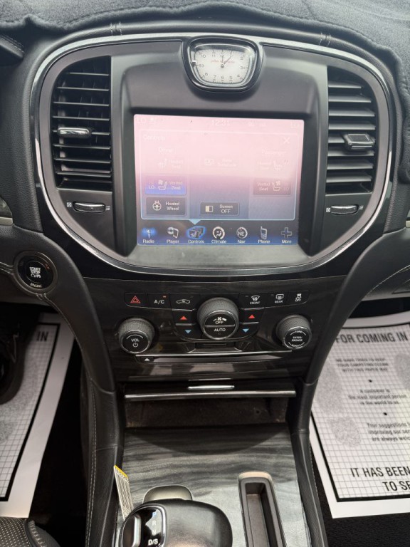 2014 Chrysler 300 Image 16