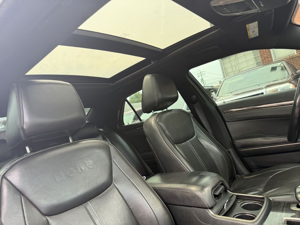 2014 Chrysler 300 Image 17