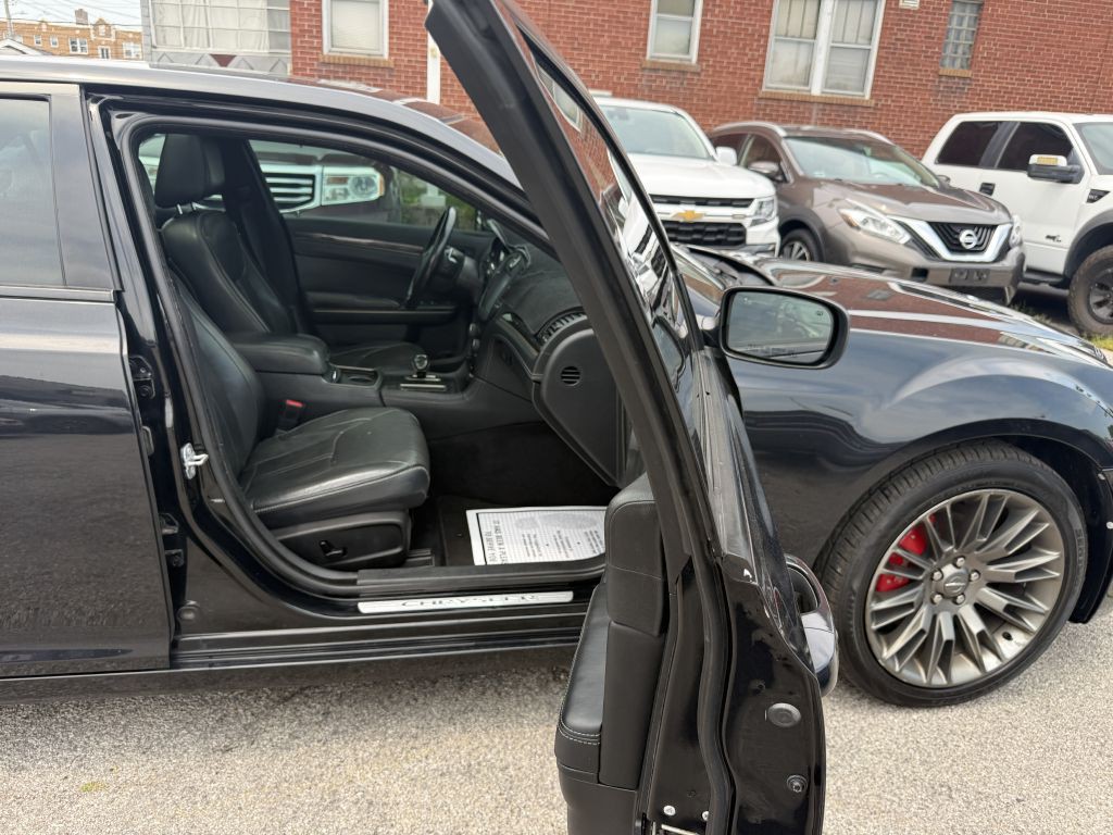 2014 Chrysler 300 Image 18