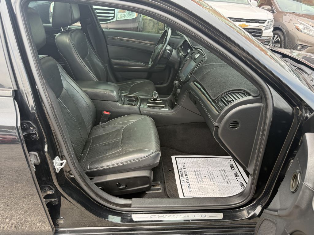 2014 Chrysler 300 Image 19