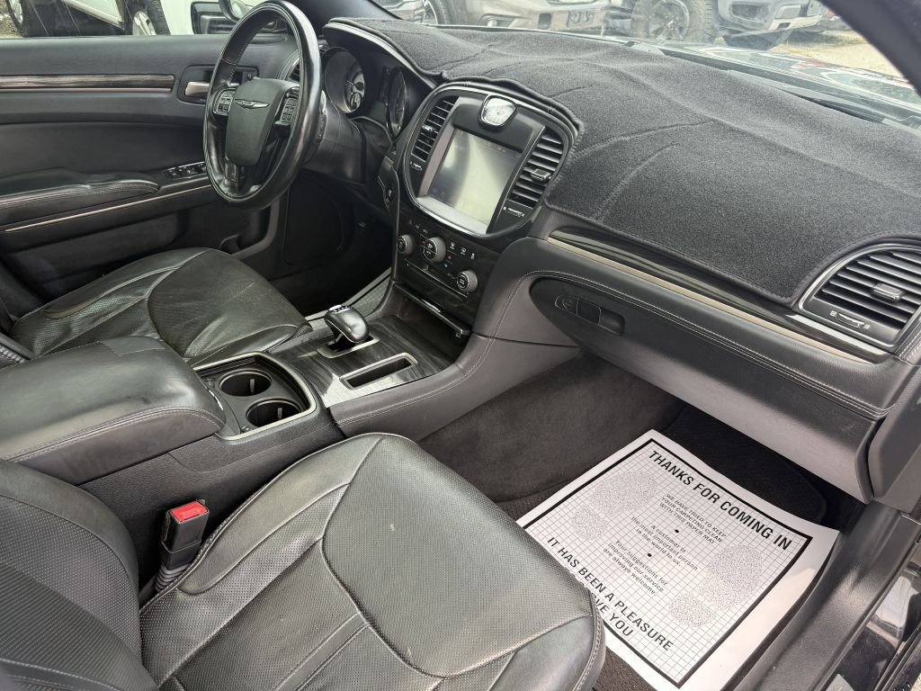 2014 Chrysler 300 Image 21