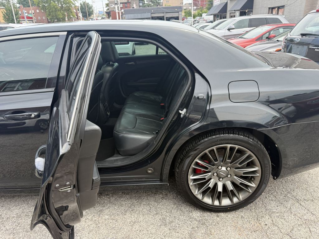 2014 Chrysler 300 Image 22