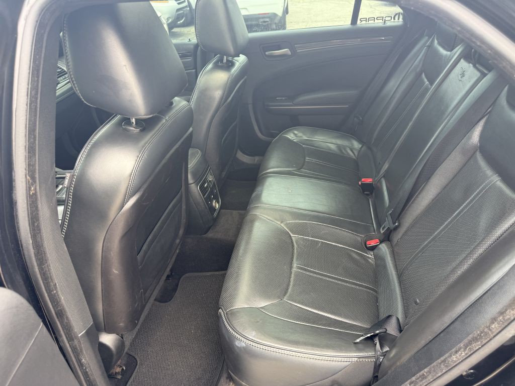 2014 Chrysler 300 Image 23