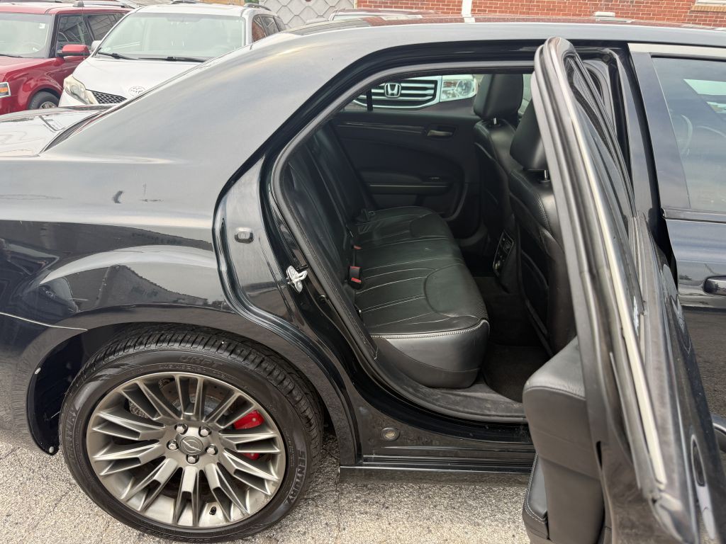 2014 Chrysler 300 Image 24