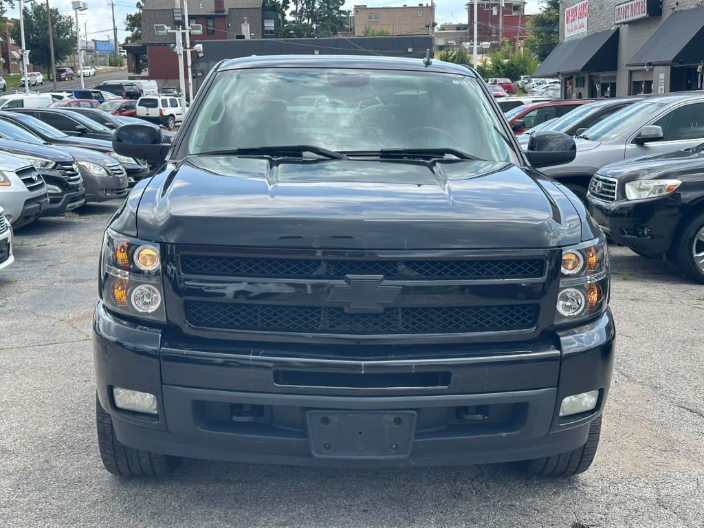 2011 Chevrolet Silverado 1500 Image 2