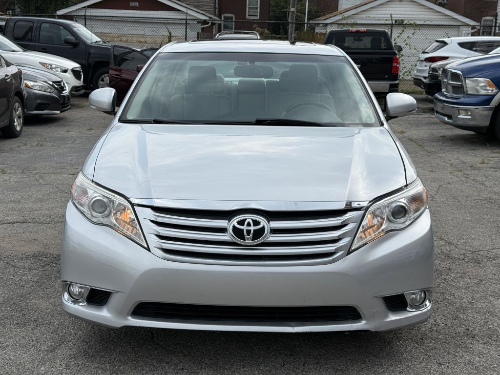 2011 Toyota Avalon Image 2