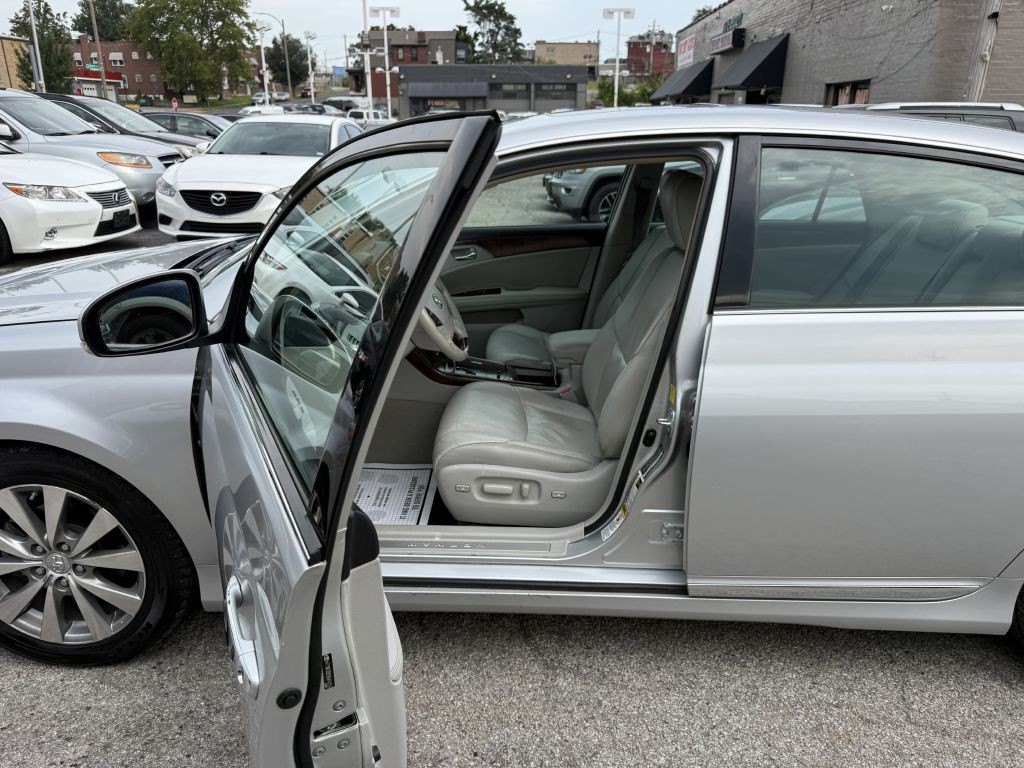 2011 Toyota Avalon Image 12