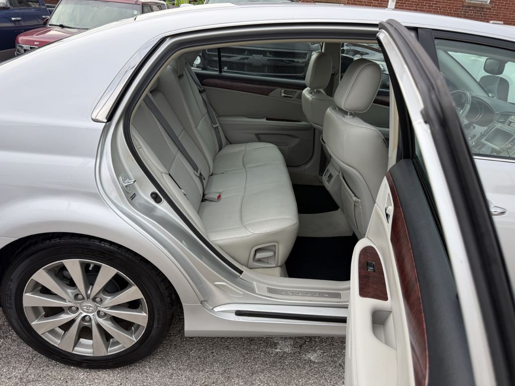 2011 Toyota Avalon Image 25