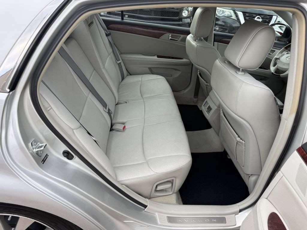 2011 Toyota Avalon Image 26