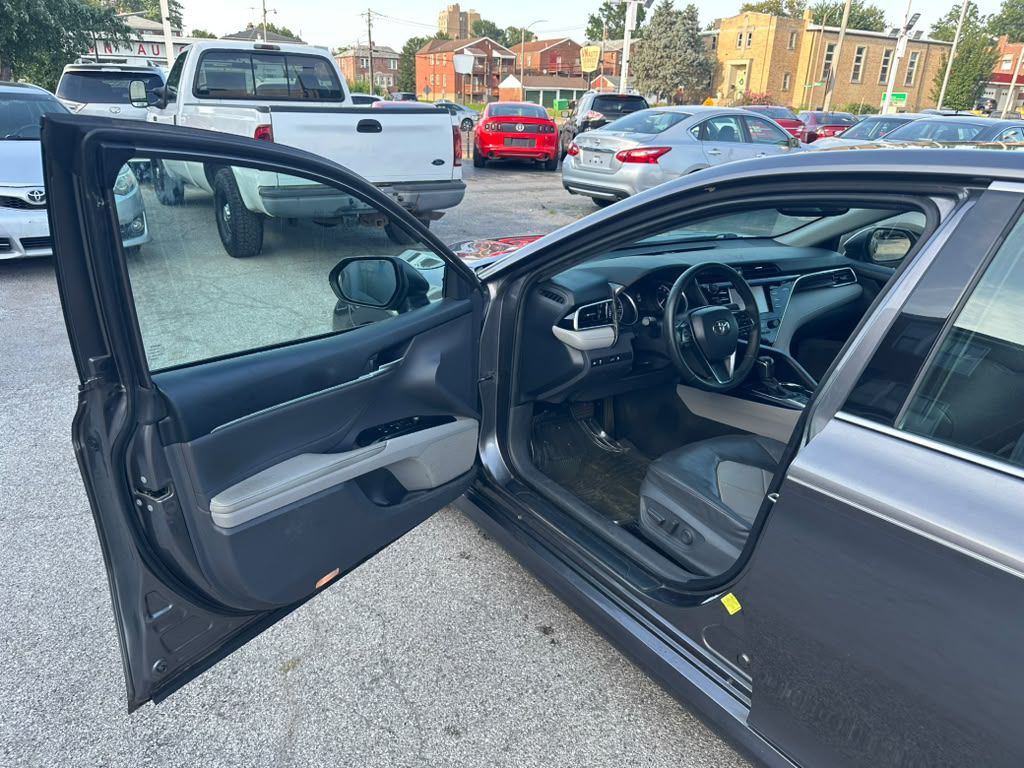 2018 Toyota Camry Image 9